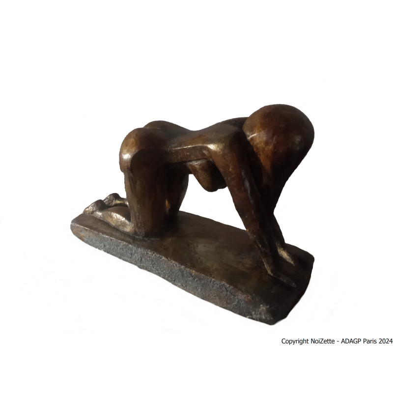 Noizette, sculpture érotique de femme en terre cuite patinée